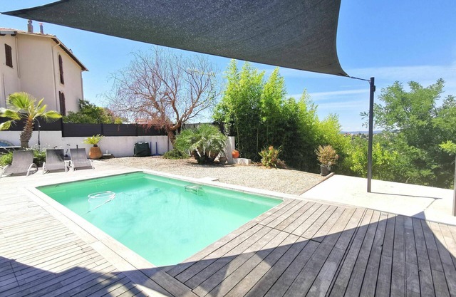 Stunning private villa for 8 guests with WIFI, A/C, private pool, TV, terrace and parking
