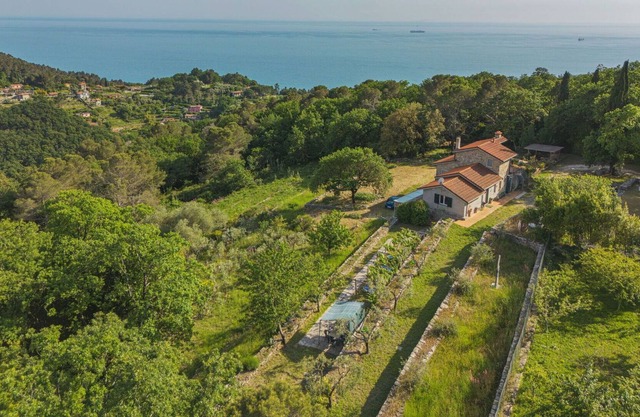Stunning private villa for 6 people with WIFI, TV, terrace and parking