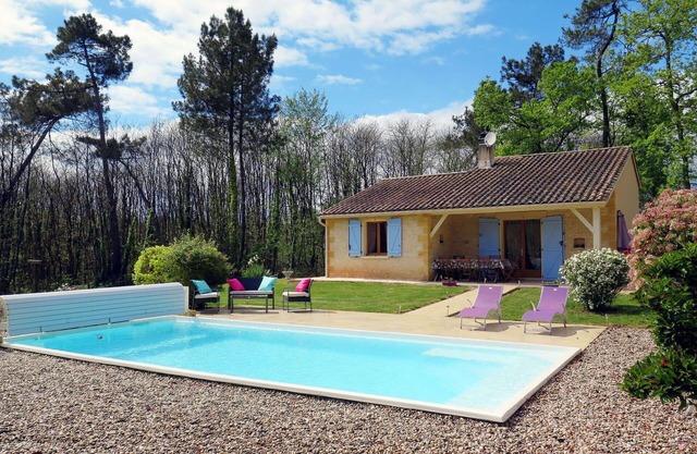 Stunning private villa for 5 guests with WIFI, private pool, hot tub, TV, terrace and pets allowed