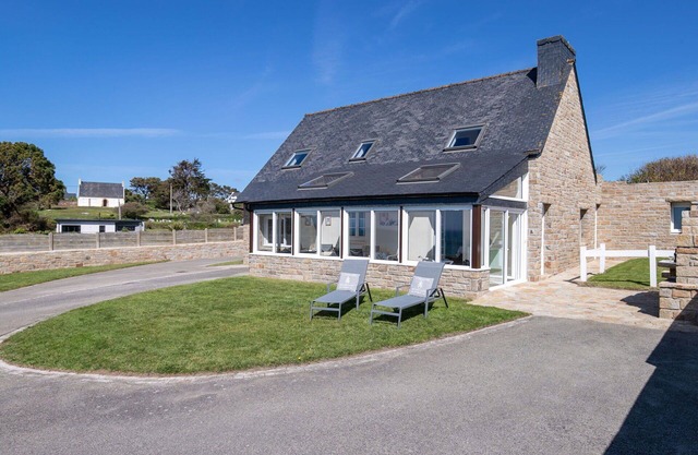 Stunning private villa for 8 guests with WIFI, TV, terrace and pets allowed