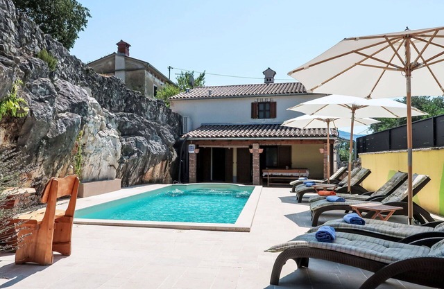 Stunning private villa with A/C, WIFI, private pool, TV, terrace, pets allowed and parking