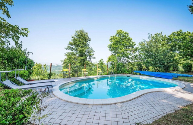 Stunning private villa with WIFI, private pool, A/C, TV, terrace, pets allowed and parking