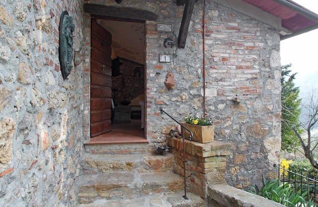 Stunning private villa for 6 guests with WIFI, private pool, TV, patio and pets allowed