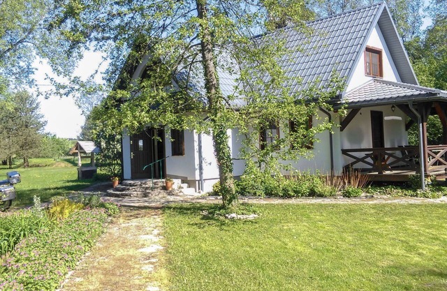 Stunning private villa for 8 people with terrace, pets allowed and parking