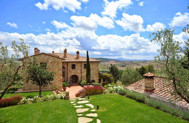 Stunning Refurbished Farmhouse With All Luxury Amenities & Staff Included