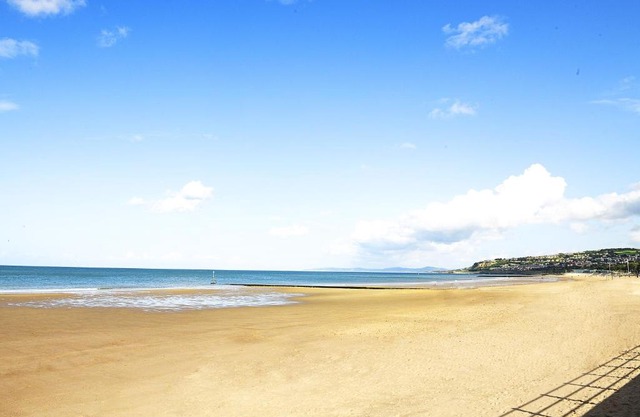 Stunning Seafront Cottage on Rhos Promenade