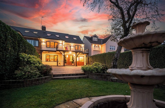 Stunning unique large house in Nazeing