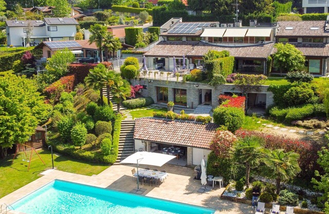 Stunning villa with private pool, WIFI, A/C, TV, patio, pets allowed and panoramic view