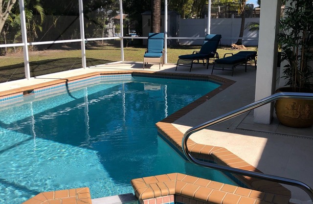 Stunning Vibrant Vacation Rental with Large Pool And Heatable Spa