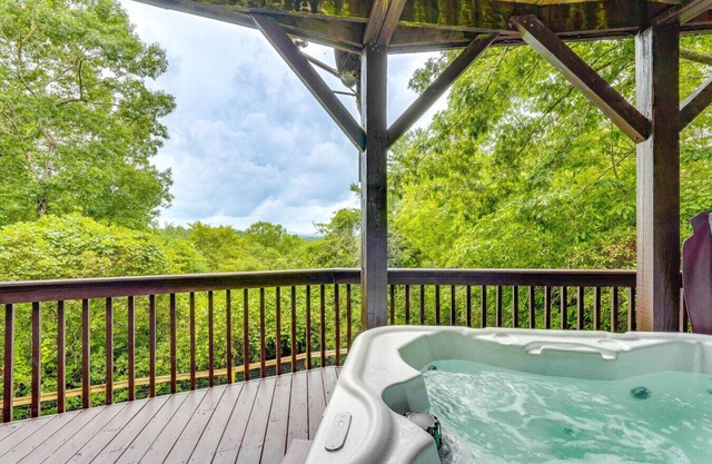 Stunning Views - Hot Tub - Fire Pit - Grill