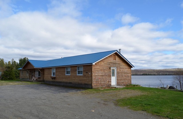 STUNNING VIEWS OF LAKE FRANCIS
