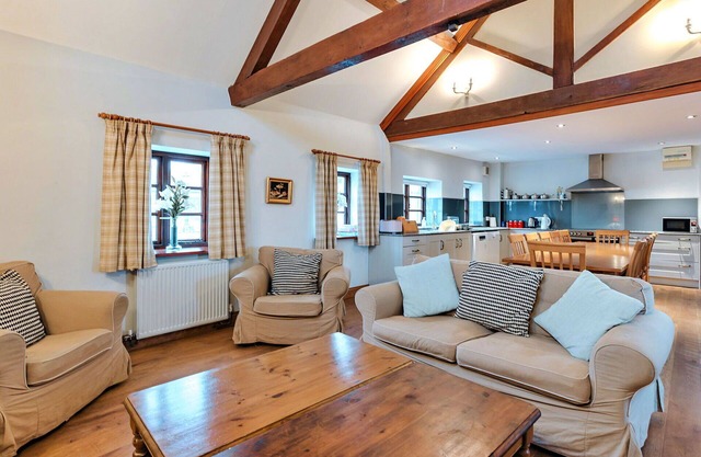 Stunning villa for 12 guests with pool, WIFI, terrace and parking