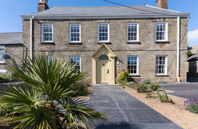 Stunning villa for 19 guests with WIFI, hot tub, TV, terrace and pets allowed