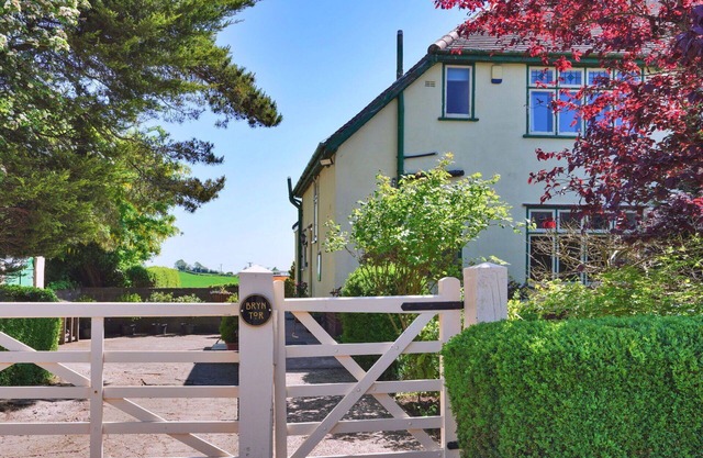Stunning villa for 5 people with WIFI, pets allowed and parking