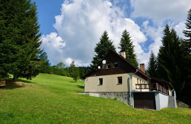 Stunning villa for 6 guests with WIFI, TV, terrace, pets allowed, panoramic view and parking