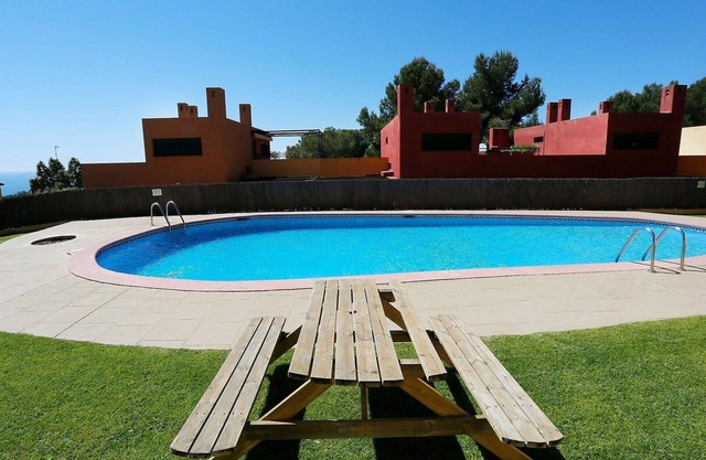Stunning villa for 6 people with WIFI, A/C, pool, TV, terrace and parking