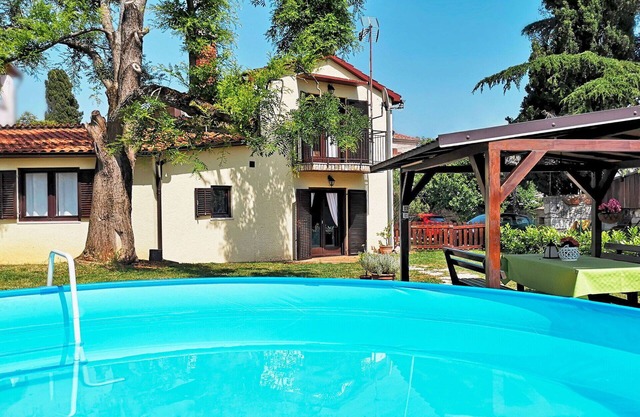 Stunning villa for 6 people with WIFI, private pool, A/C, TV, terrace, pets allowed and parking