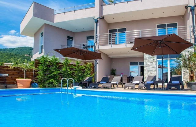 Stunning villa for 8 guests with private pool, WIFI, A/C, TV, terrace and parking