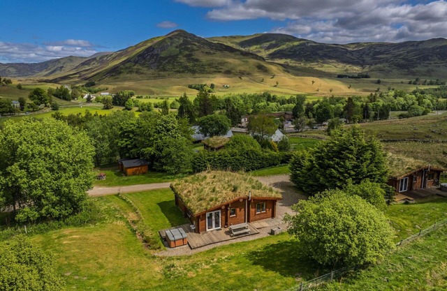 Stunning villa for 4 people with WIFI, hot tub