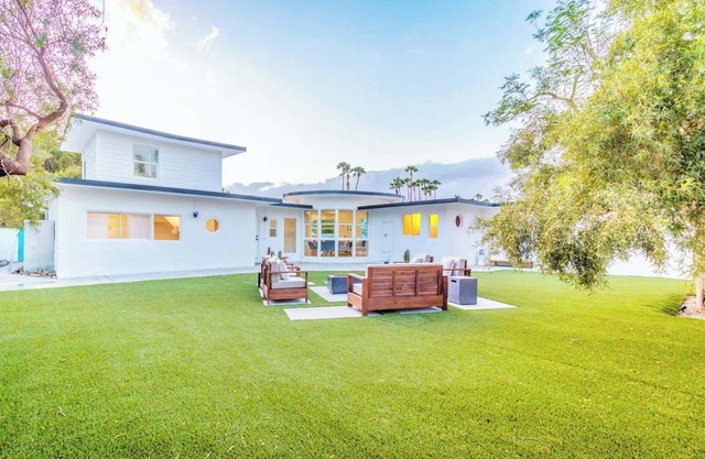Stunning Villa w pool, mountain views and game room