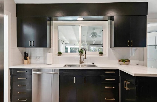 STUNNING villa with heated pool in Valley Village