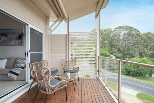 Stunning water view Home moments from town