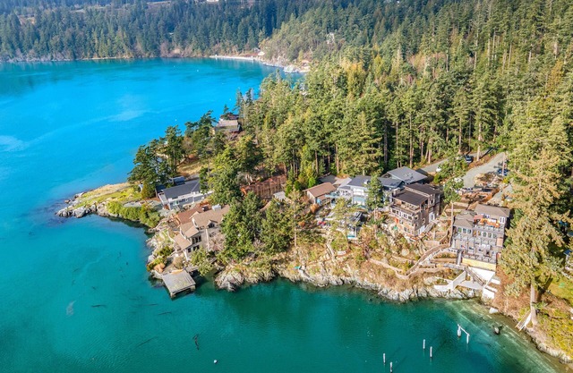 Stunning waterfront home with panoramic views, fireplace & balcony
