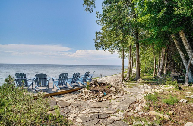 Sturgeon Bay Hideaway w/Direct Water Access!