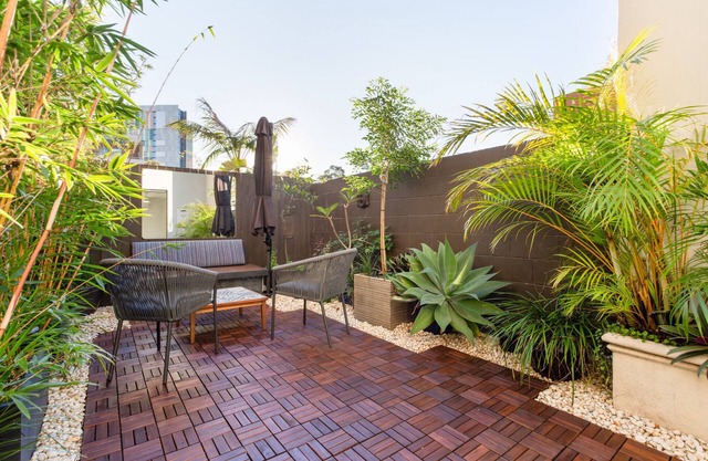 Stylish 2-Bed Unit with Garden Patio and Balcony