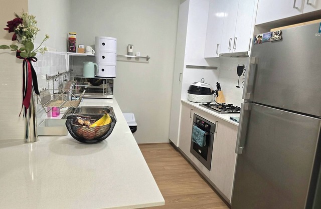 Stylish 2-Bedroom Apartment in Maddington, 15 Minutes from Perth Airport