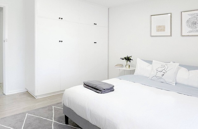 Stylish 2 bedroom apartment in a trendy area close to city and beach