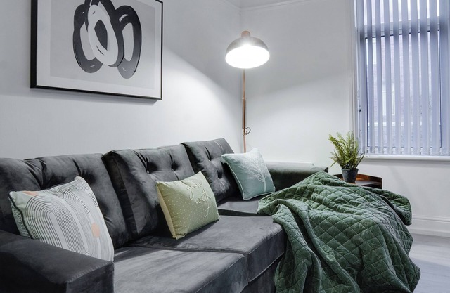 Stylish 2 bedroom flat near Liverpool City Centre