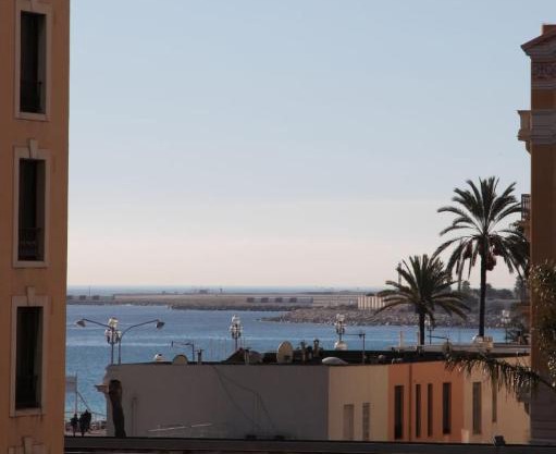 Stylish 2 Room Flat 60 meters to the beach