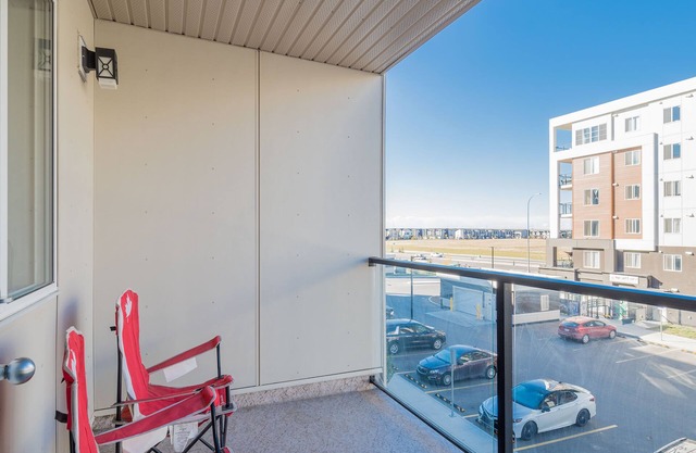 Stylish 2BR condo, AC/UG PRKG, 10 mins to YYC