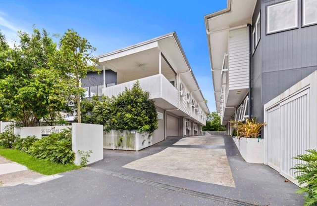 Stylish 3BR Townhouse CampHill - WiFi, Parking