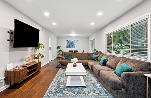 Stylish 4-BR Ranch Near the Heart of Atlanta