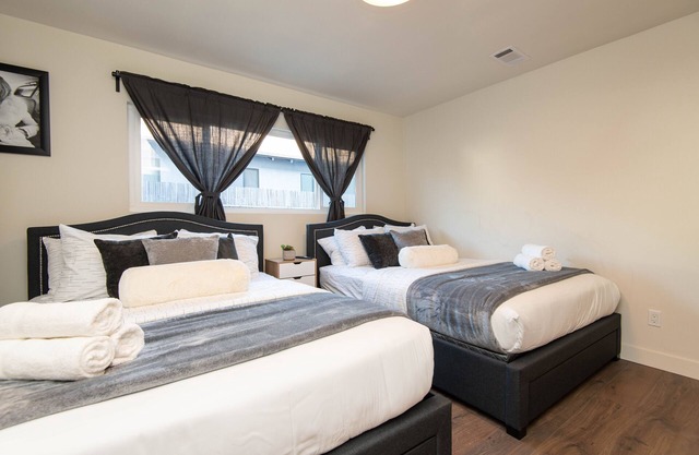 Stylish Apartment near Dodger St