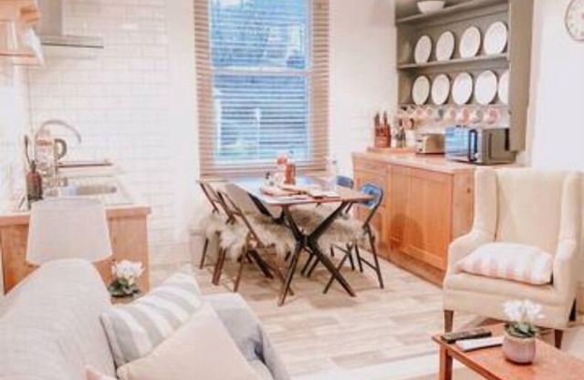 Stylish apartment: sleeps 4-6 people, town centre