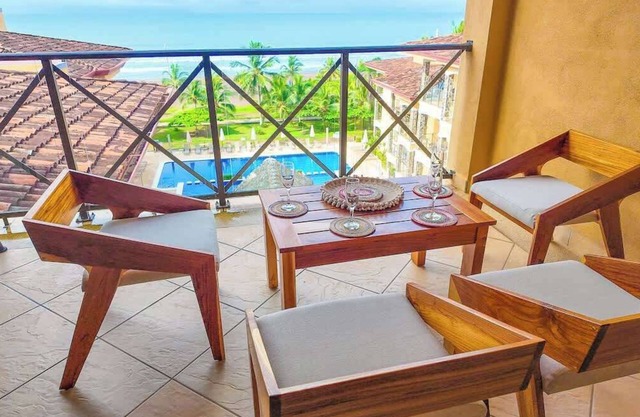 Stylish balcony oceanfront PH condo with King beds