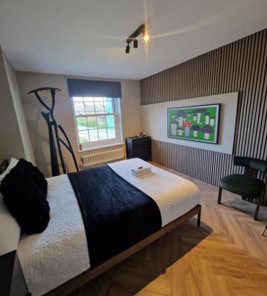 stylish bedroom ZONE 1