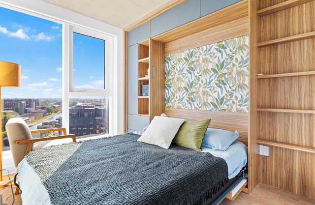 Stylish brand new 2 bed, 2 bath Apartment in Griffintown.n31 night minimum.