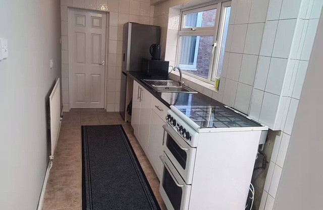 Stylish Central Home - Sleeps 4 & Private Garden