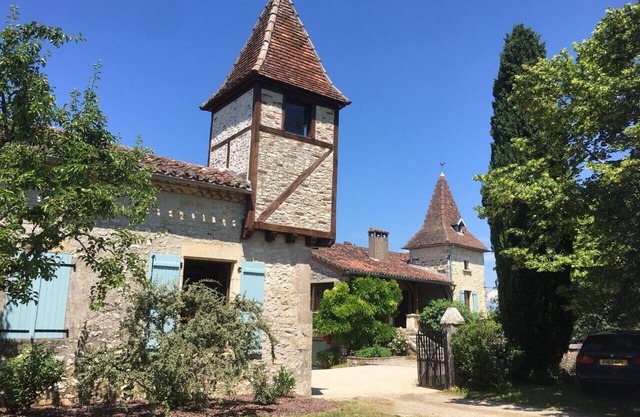 Stylish country house amongst vineyards with private pool & grounds