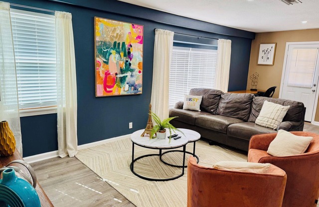 Stylish Cozy 2-bedroom Duplex in enjoyable Stafford with WiFi, AC, Smart TVs