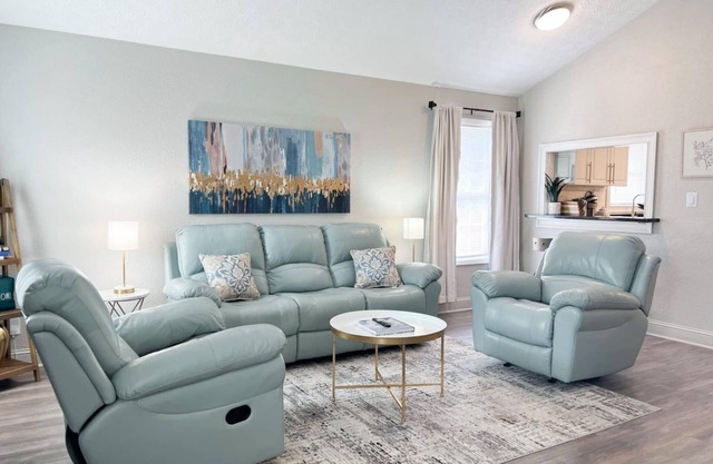 Stylish Duplex! New Remodel! Minutes from Atlanta!