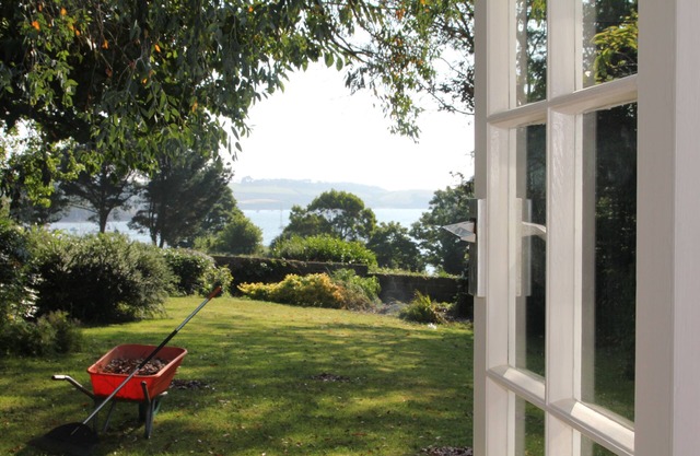 Stylish Four Bedroom Clapboard Cottage in Picturesque Helford