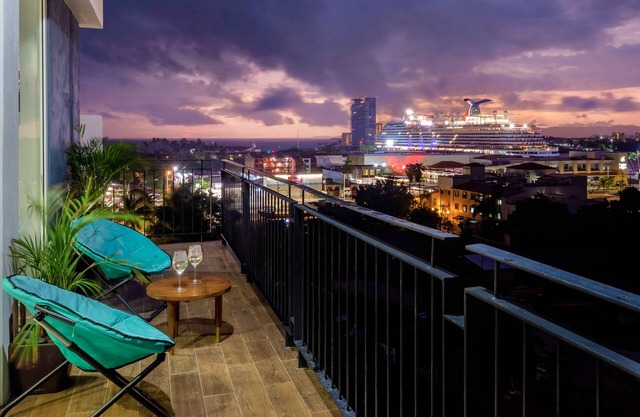Stylish Golden Beach View Apartmen