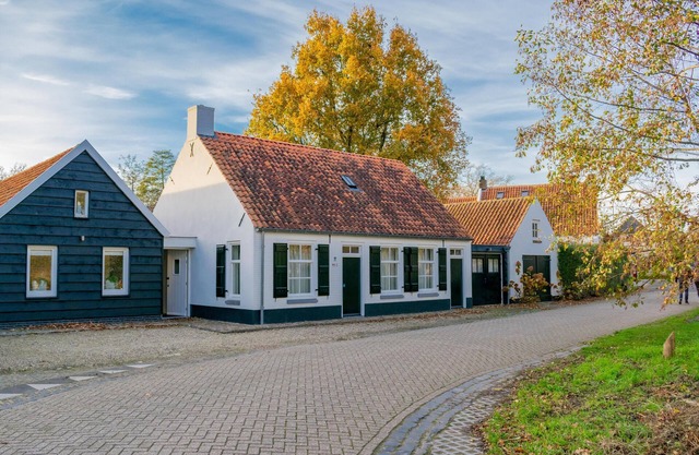 Stylish holiday home with enclosed garden