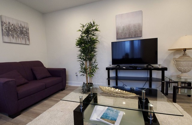 Stylish home 10 minutes walk to the Falls
