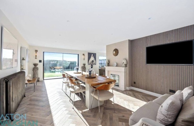 Stylish home with private direct beach access